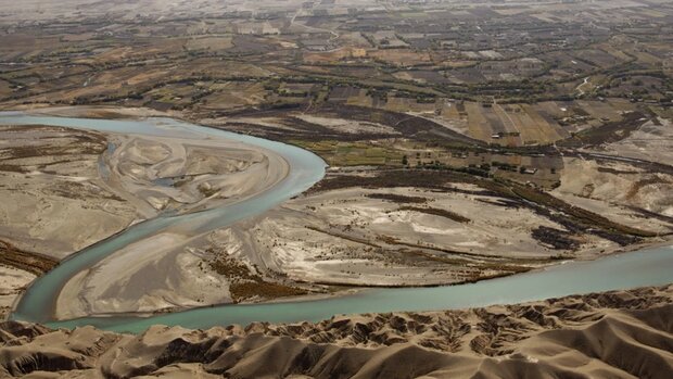 وزير الداخلية الايراني: نتابع نقل المياه من الآبار الجديدة إلى نهر هيرمند