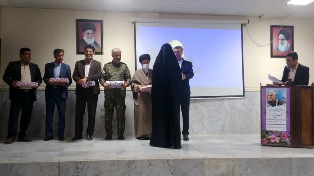 دانش آموزان و فرهنگیان مقام آور شهرستان دیر تجلیل شدند