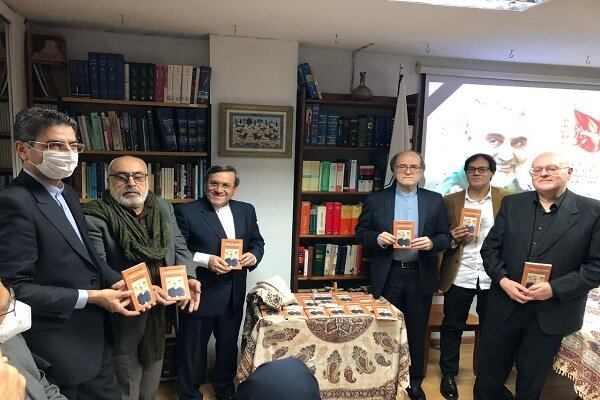 Şehit Süleymani'nin otobiyografi kitabı İspanyolca'ya çevrildi Şehit Süleymani'nin otobiyografi kitabı İspanyolca'ya çevrildi