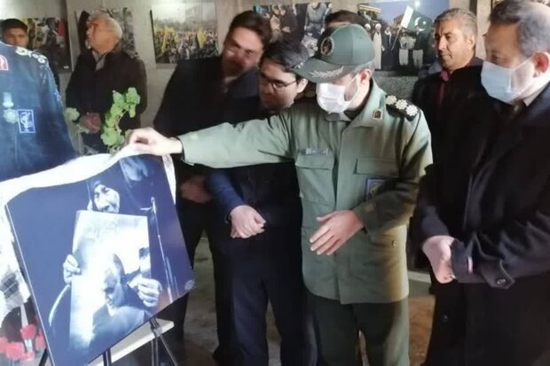 نمایشگاه عکس گروهی «ملت شهادت» در قوچان افتتاح شد
نمایشگاه عکس گروهی «ملت شهادت» در قوچان افتتاح شد