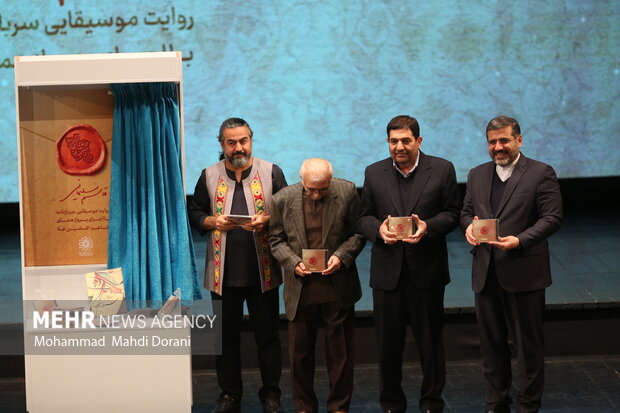 محمد مهدی اسماعیلی وزیر فرهنگ و ارشاد اسلامی ، محمد مخبر معاون اول رئیس جمهور در مراسم رونمایی از روایت موسیقایی سربازنامه حضور دارند