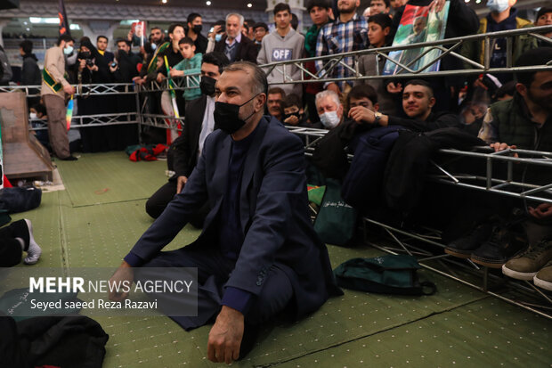 حسین امیر عبدالهیان وزیر امور خارجه در مراسم مراسم سومین سالگرد شهادت سردار سلیمانی در مصلی تهران حضور دارد
