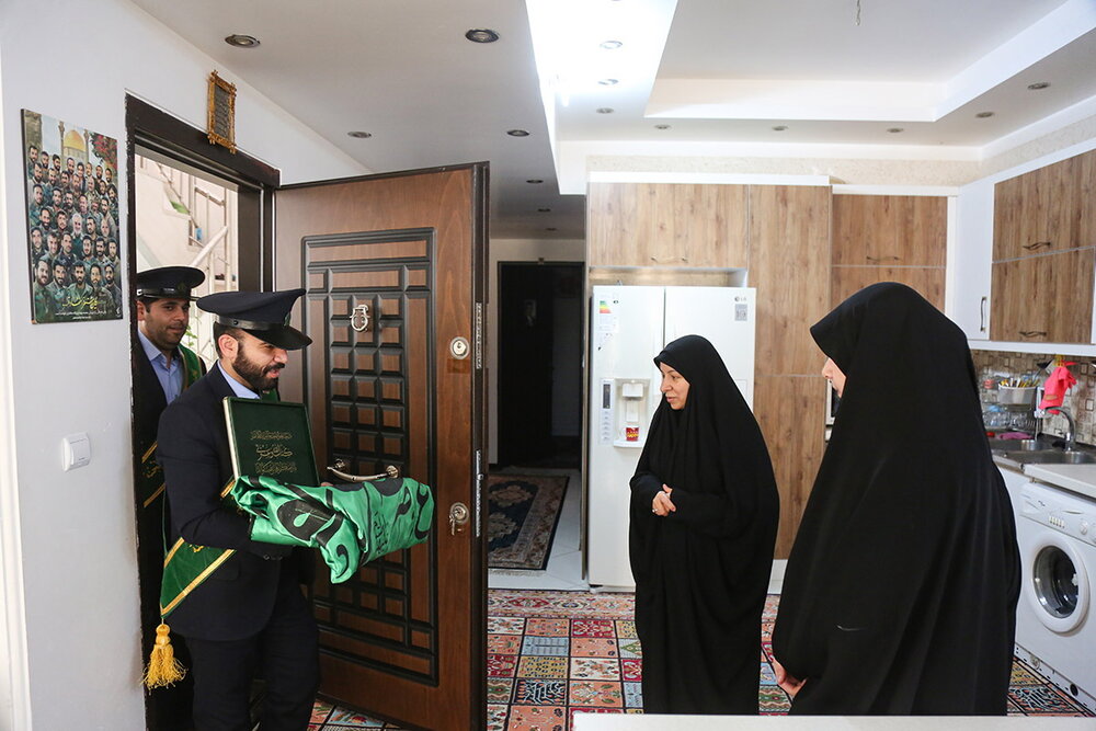 حضور خادمان حرم حضرت معصومه(س) در منزل شهید شهروز مظفری‌نیا
