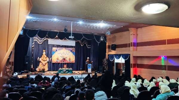 انقلاب اسلامی عزتمندی و علممداری را در کشور احیا کرد