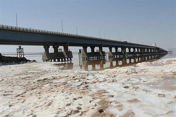 خاک حوضه دریاچه ارومیه مستعد فرسایش است