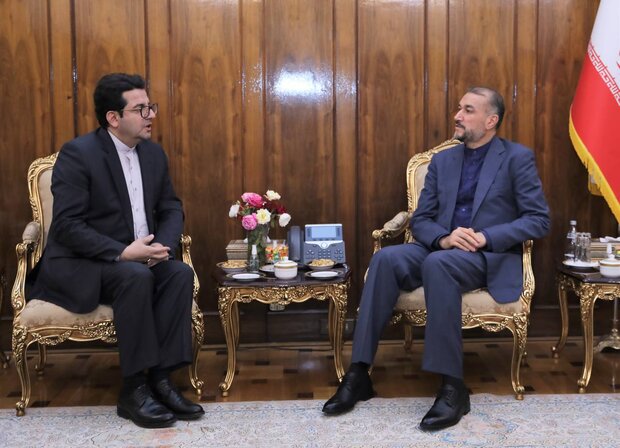 سفير إيران في أذربيجان یقدم تقريراً عن اخر تطورات العلاقات الثنائية بين البلدين