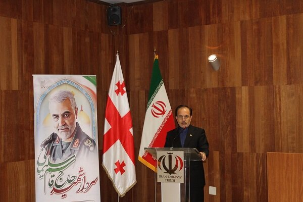 سفير إيران في جورجيا: وقف الشهيد سليماني في وجه الإسلام المزيف الذي روجه داعش