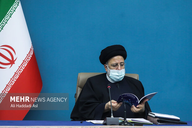 حجت الاسلام سید ابراهیم رئیسی رئیس جمهور در جلسه شورای عالی فضایی حضور دارد