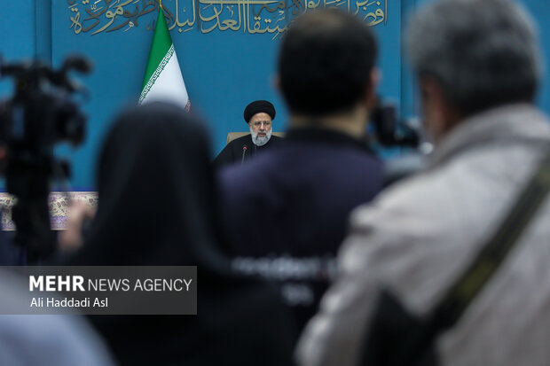 حجت الاسلام سید ابراهیم رئیسی رئیس جمهور در جلسه شورای عالی فضایی حضور دارد