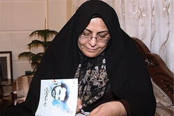 رادیو صبا میزبان مادر شهید احمدی روشن می‌شود