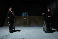 نمایش «مادرم زری سر زا رفت» به جشنواره تئاتر منطقه‌ای راه یافت