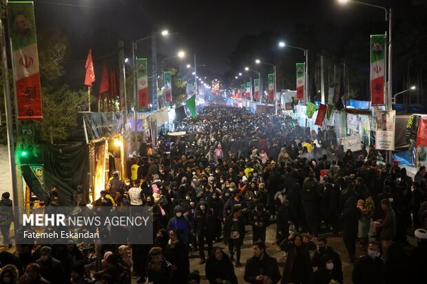 اینجا گلزار شهدای کرمان؛ جایی برای سوزن انداختن نیست