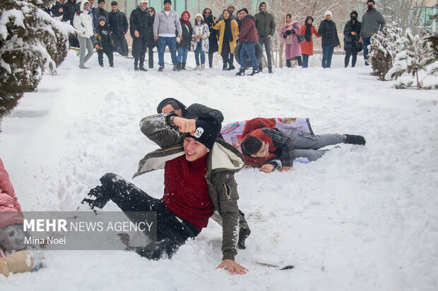 ایرانی صوبہ تبریز میں موسم سرما کی پہلی برف باری