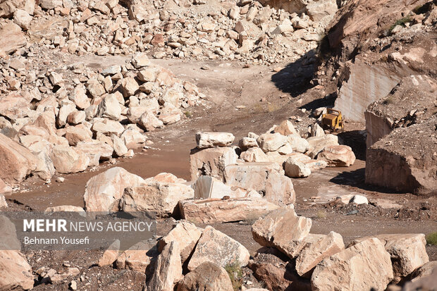 10 معدن غیرمجاز و ناامن در نور پلمب شد