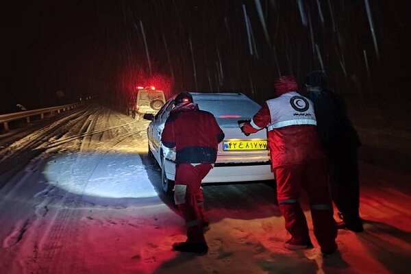 ۱۵۶ خودروی گرفتار در برف در آذربایجان غربی رهاسازی شد