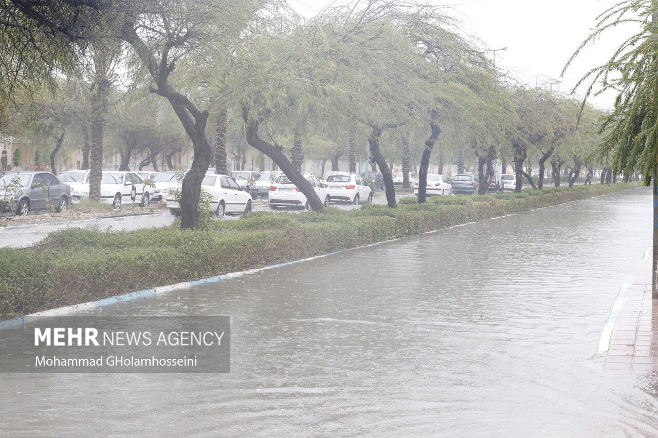 فعالیت سامانه بارشی در استان بوشهر تا بامداد فردا ادامه دارد