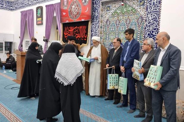 همسران و مادران شهدا در گناوه تجلیل شدند