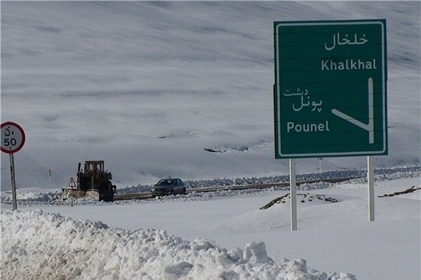 بارش برف و باران در آزادراه تهران - شمال