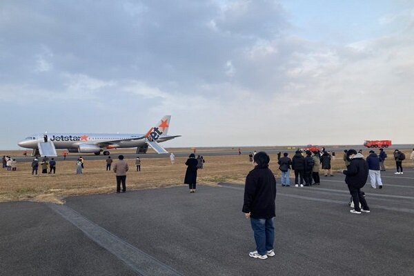 فرود اضطراری هواپیمای ژاپنی به علت تهدید به بمب‌گذاری+ فیلم