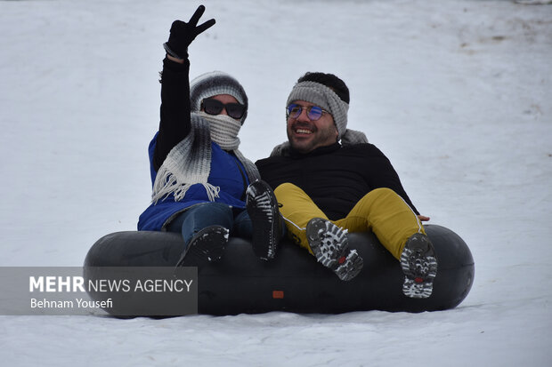تفریحات زمستانه در پیست اسکی شهدای سربند