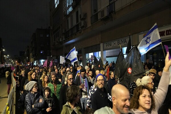تظاهرات مجدد صهیونیست‌ها علیه «نتانیاهو» آغاز شد+ فیلم