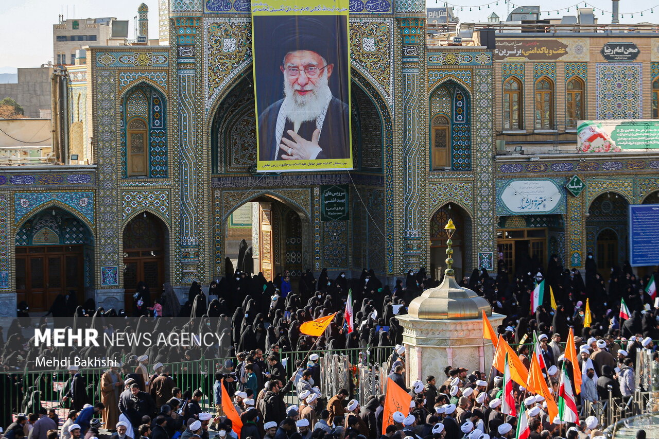 İran'ın kutsal kenti Kum'da Charlie Hebdo protestosu