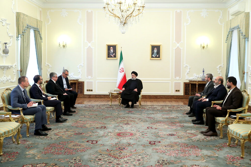 الرئيس الإيراني: إيران وروسيا يمتلكان فرص جيدة للتعاون في مختلف المجالات