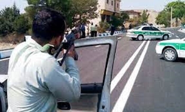 درگیری مسلحانه سارقان با مأموران پلیس در اصفهان / ۳ نفر دستگیر شد
