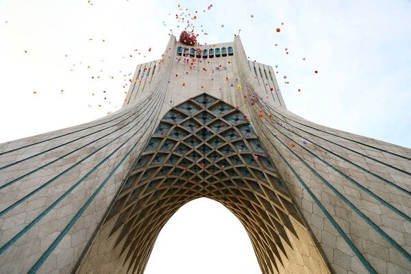 دلنوشتههای بیش از سههزار کودک به حاج قاسم، روانه آسمان شد دلنوشتههای بیش از سههزار کودک به حاج قاسم، روانه آسمان شد