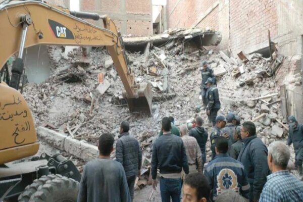 6 killed in apartment building collapse in Egypt