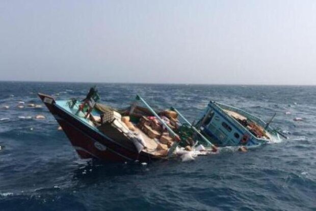نجات ۶ سرنشین لنج باری در مسیر دوبی - گناوه از خطر غرق شدن 