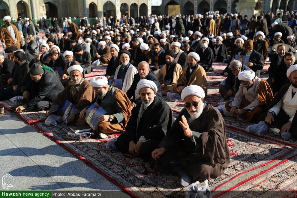 Large gathering at Qom against infamous French magazine