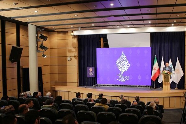 شعر مهم‌ترین ضلع ساخت هویت ایران است