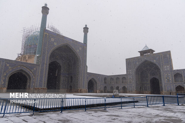 Snow blankets Isfahan