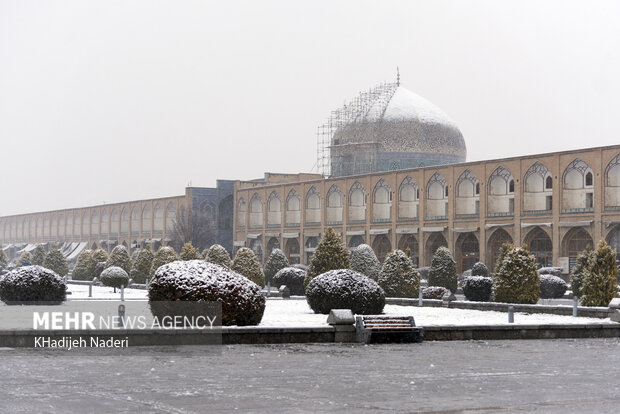 پایش بناهای تاریخی اصفهان پس از بارش سنگین برف/ آسیبی مشاهده نشد