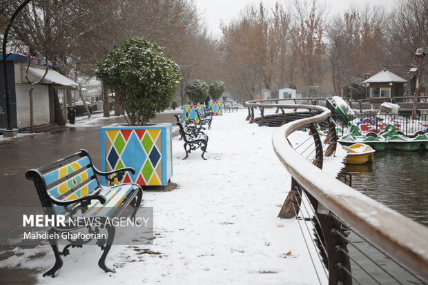 + نخستین برف زمستانی مشهد