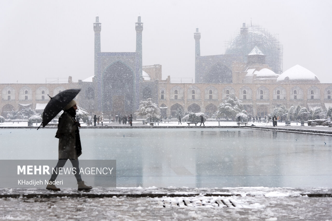 İsfahan kenti beyaza büründü
