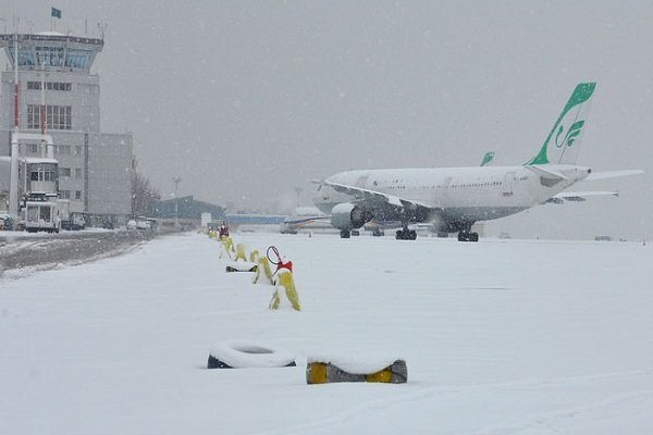 Snowfall brings joy to Iranian cities 