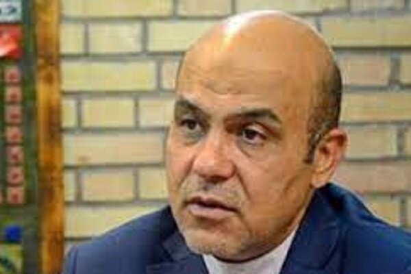 علیرضا اکبری به دار مجازات آویخته شد