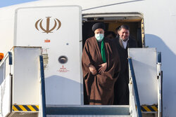 فیلم ورود و استقبال از رئیس‌جمهور در فرودگاه یزد