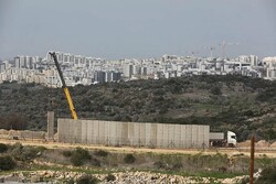 زخمی شدن ۱۰ فلسطینی/ ساخت دیوار حائل جدید در کرانه باختری