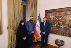 ایرانی وزیر خارجہ کی سویڈن میں قید ایرانی شہری کے اہل خانہ سے ملاقات