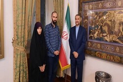 FM meets with family of Iranian prisoner in Sweden