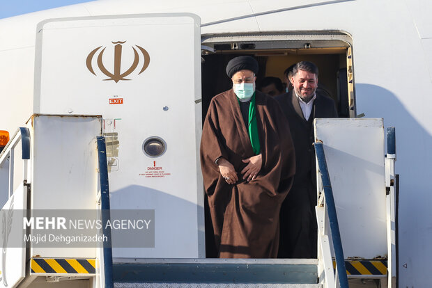 فیلم ورود و استقبال از رئیس‌جمهور در فرودگاه یزد
