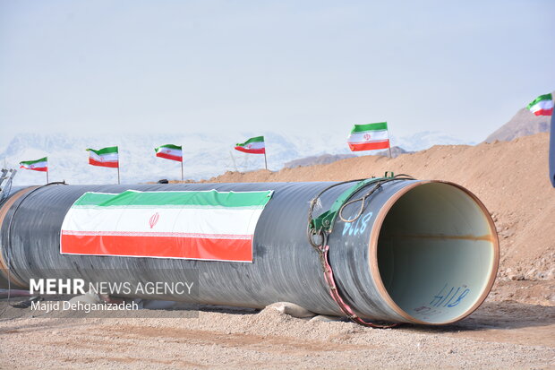 آغاز عملیات انتقال آب خلیج فارس به فلات مرکزی و افتتاح همزمان ۱۶ صنعت آب و برق در استان یزد