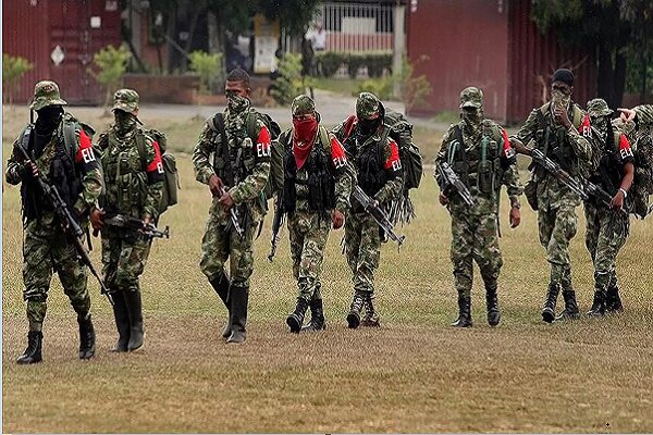 Kolombiya'da iki silahlı grup arasında çatışma: 10 ölü