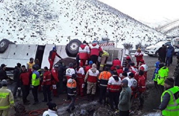 ۶فوتی و ۱۱مصدوم دربرخورد اتوبوس با کامیون در گردنه نقره کمر تفرش