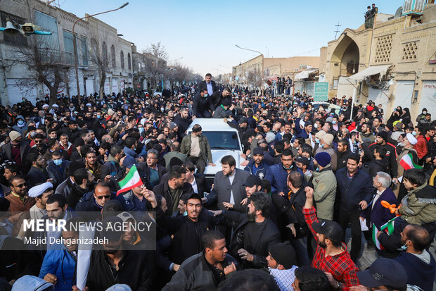 شور و حال مردم یزد برای استقبال از رئیس‌جمهور