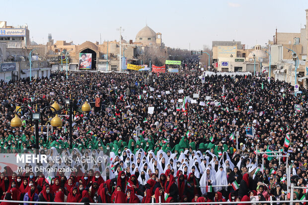 شور و حال مردم یزد برای استقبال از رئیس‌جمهور