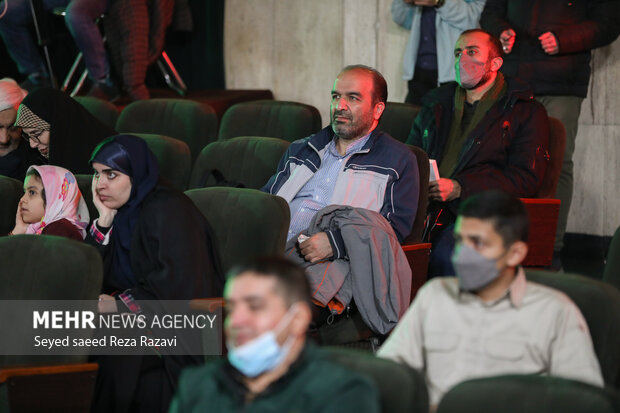  حیدر رضایی عکاس در مراسم آیین اختتامیه سیزدهمین جشنواره مردمی فیلم «عمار» حضور دارد